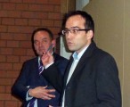 Patrick Aebi und Vorstandsmitglied Michael Dubach in der Diskussion
