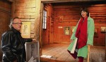 Brigitt Näpflin mit Ivo Dahinden in der Remise