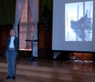 Marie-Theres Scheffczyk vor einer ihrer geliebten schwarzen Gondeln